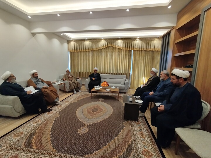 تصاویر / جلسه هم اندیشی و برنامه ریزی مراسم بزرگداشت علامه مصباح (ره) در تبریز