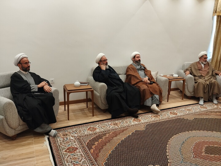 تصاویر / جلسه هم اندیشی و برنامه ریزی مراسم بزرگداشت علامه مصباح (ره) در تبریز