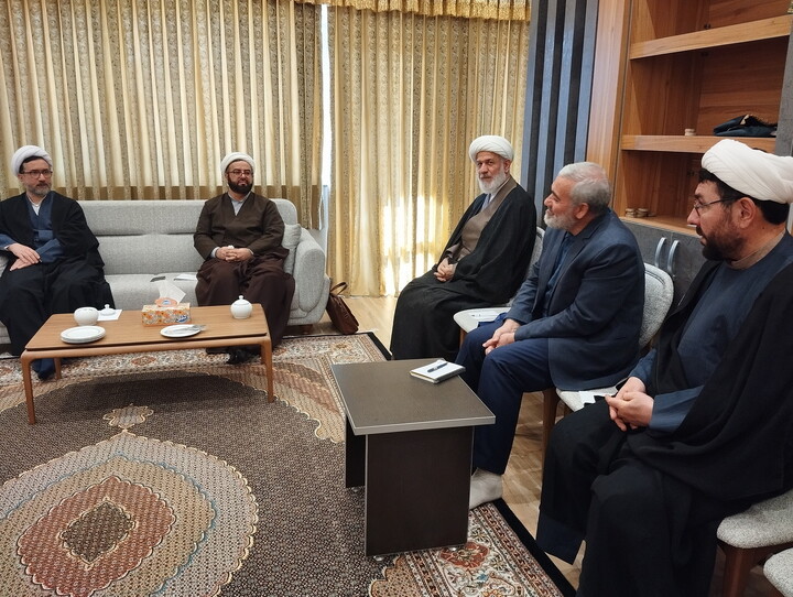 تصاویر / جلسه هم اندیشی و برنامه ریزی مراسم بزرگداشت علامه مصباح (ره) در تبریز