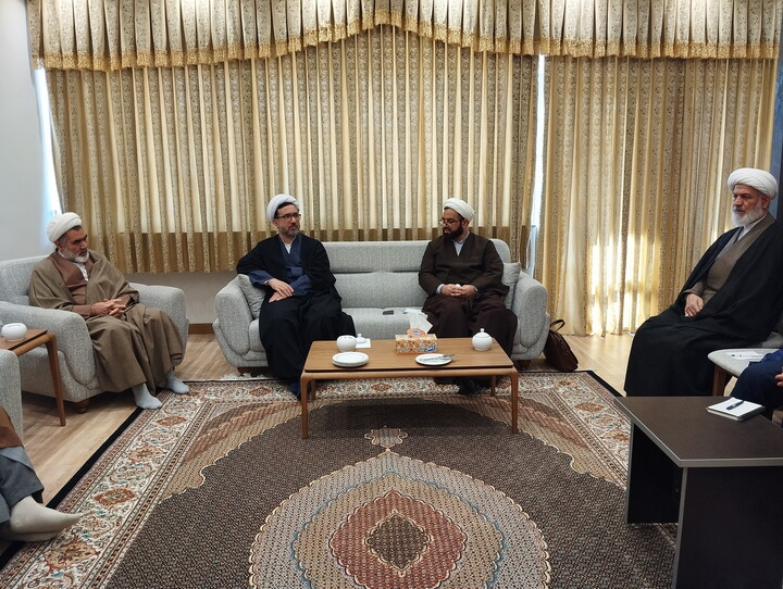 تصاویر / جلسه هم اندیشی و برنامه ریزی مراسم بزرگداشت علامه مصباح (ره) در تبریز