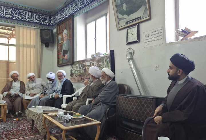 تصاویر/ نشست اساتید و معاونان مدرسه علمیه آیت‌الله مدنی کاشانی(ره)