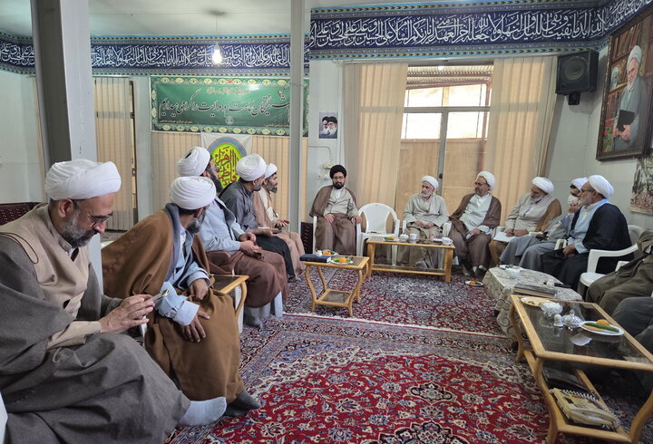 تصاویر/ نشست اساتید و معاونان مدرسه علمیه آیت‌الله مدنی کاشانی(ره)