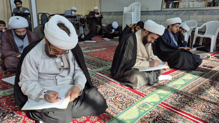 تصاویر/ آزمون استادی طلاب ممتاز مدارس علمیه منطقه کاشان