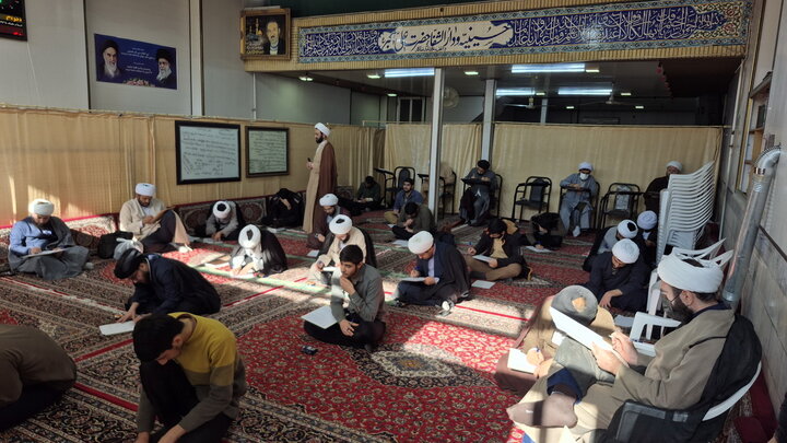 تصاویر/ آزمون استادی طلاب ممتاز مدارس علمیه منطقه کاشان