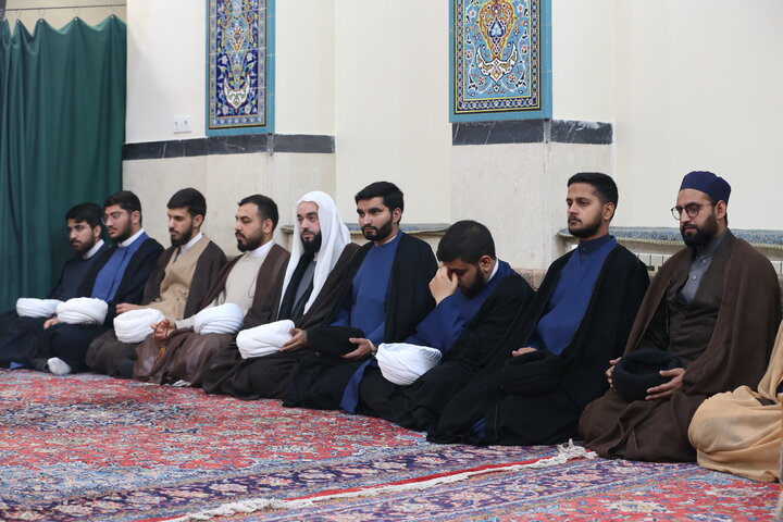 تصاویر| توسط حضرت آیت الله العظمی مکارم شیرازی جمعی از طلاب منصوریه ملبس شدند