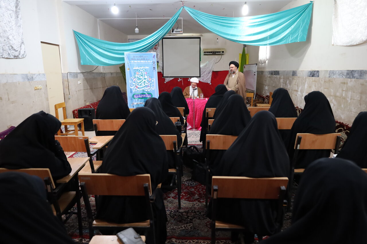 تصاویر/ پیش نشست کنگره بین المللی پیامبر اعظم محور وحدت امت اسلامی در اندیشه های قرآنی رهبری مدرسه علمیه خواهران چابهار