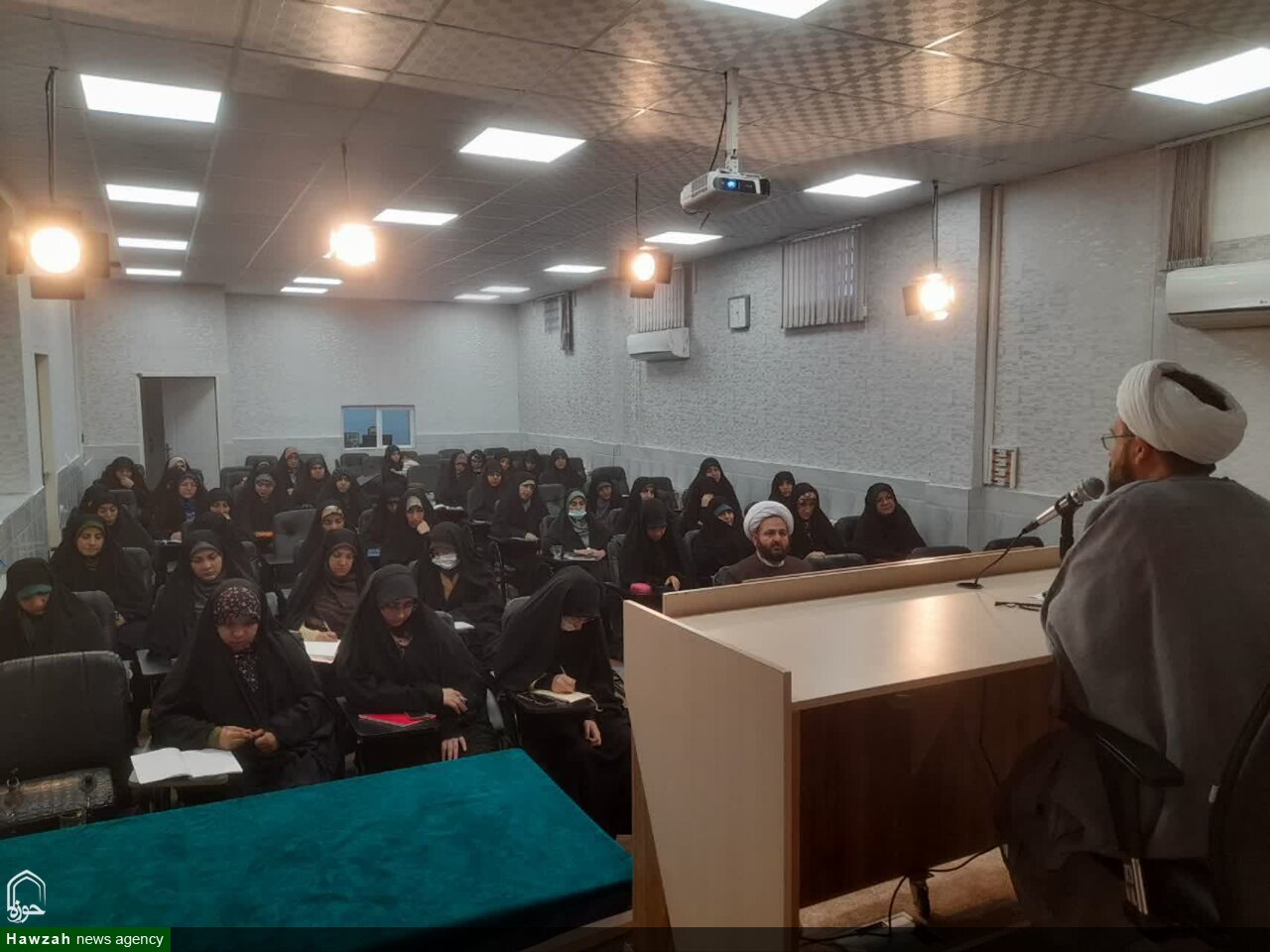 پایان دوره تربیت مربی کودک و نوجوان ۴۰ طلبه بروجردی در قم