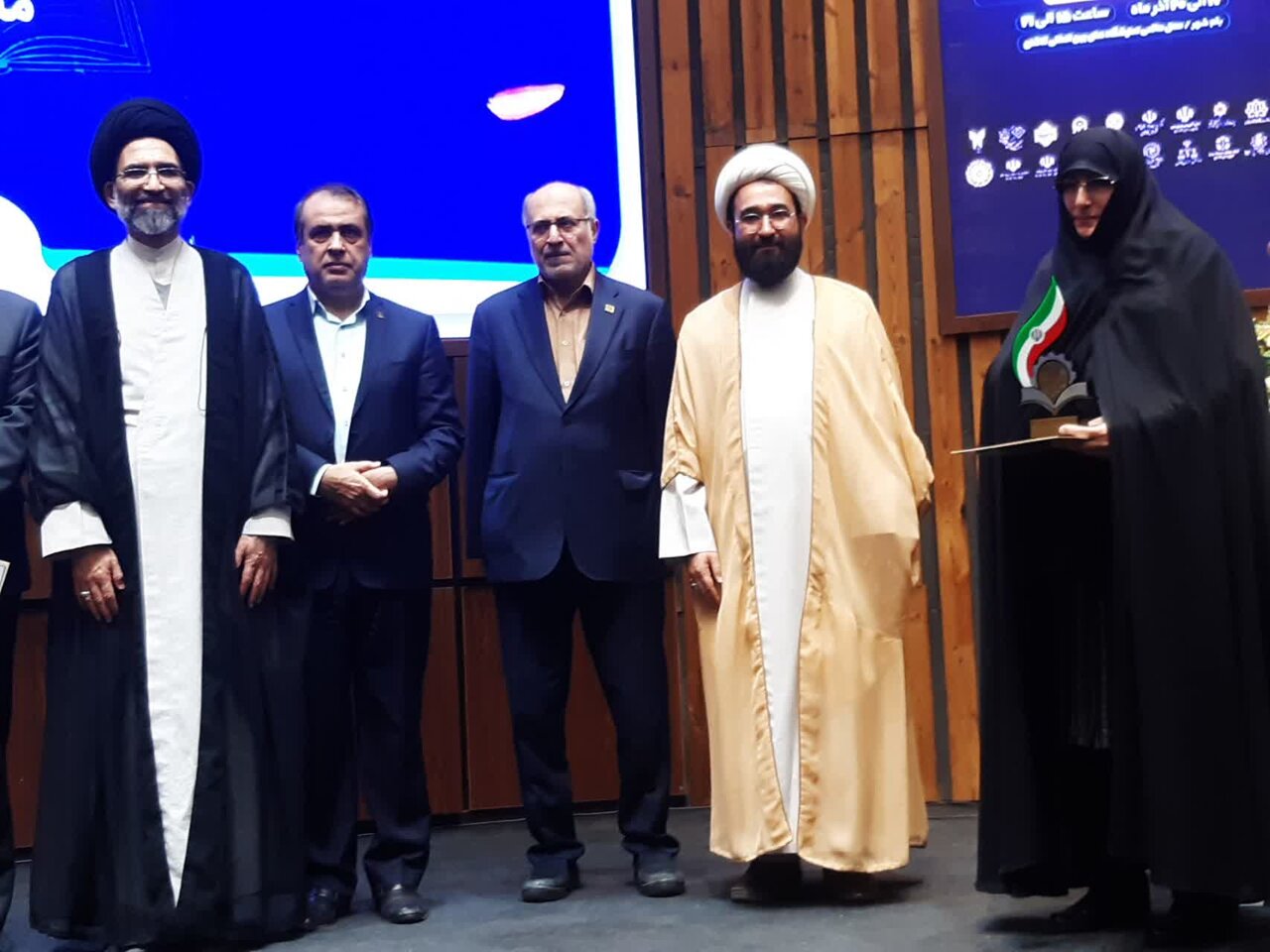 پژوهشگر برتر حوزه علمیه خواهران فاطمیه (س)کاشان تجلیل شد