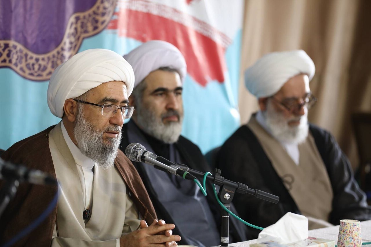 हौज़ा ए इल्मीया केवल एक शैक्षणिक संंस्था नहीं है / हमारी पहचान हमारा अच्छा आचरण है