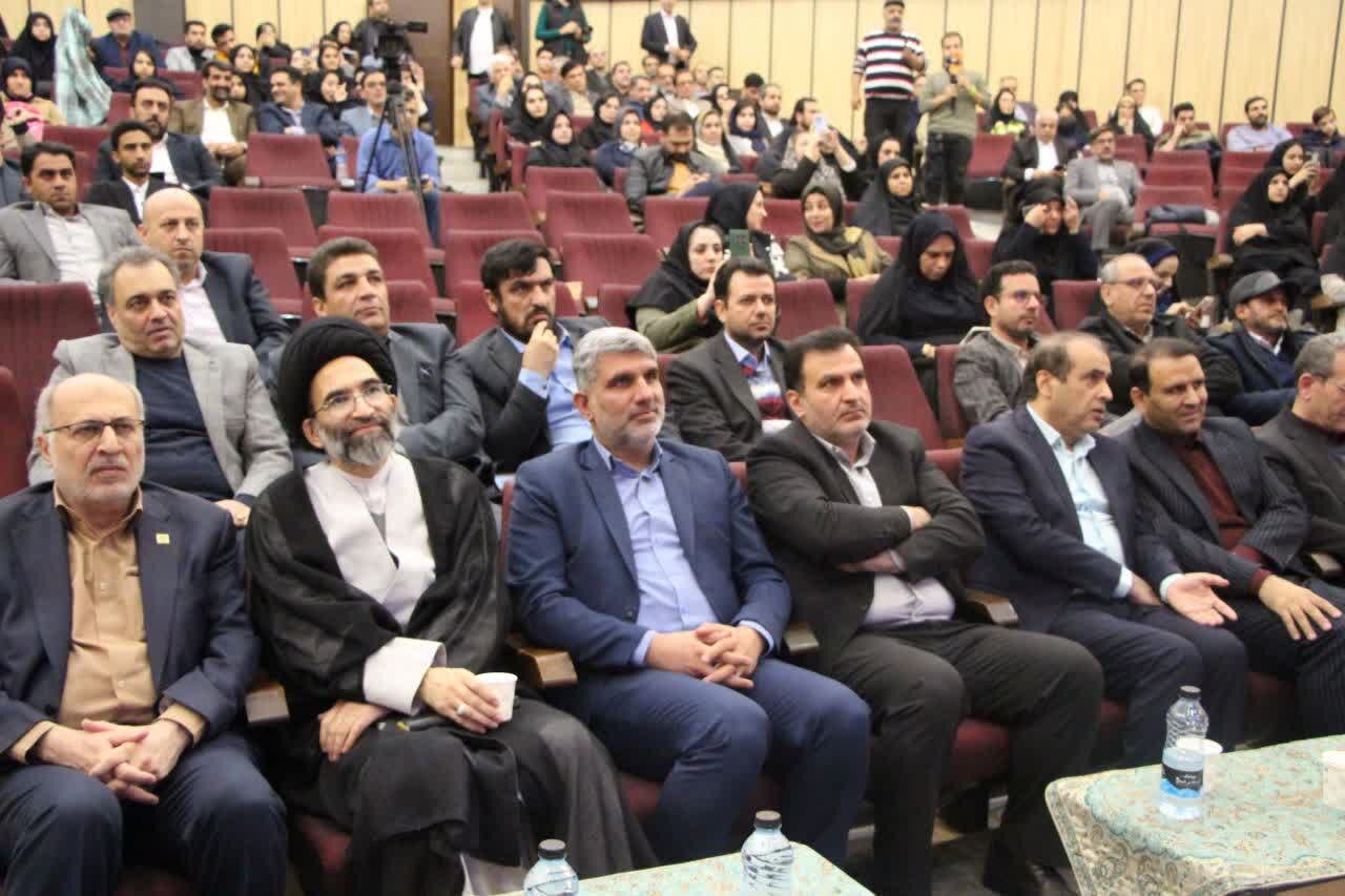 رئیس دانشگاه ملی مهارت دختران کاشان به عنوان پژوهشگر برتر تجلیل شد