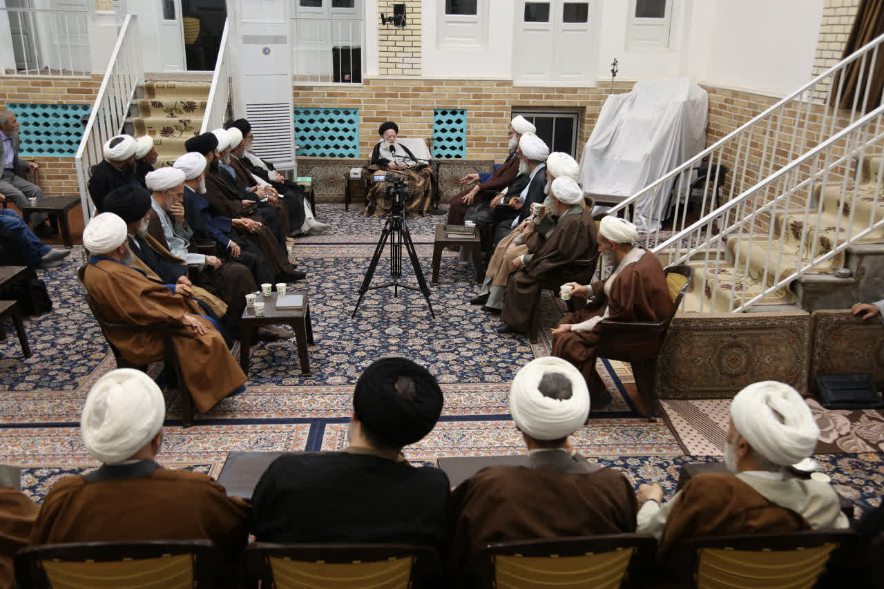 هيئة رئاسة الجمعية العامة لجماعة المدرسين تزور آية الله العظمى الشبيري الزنجاني