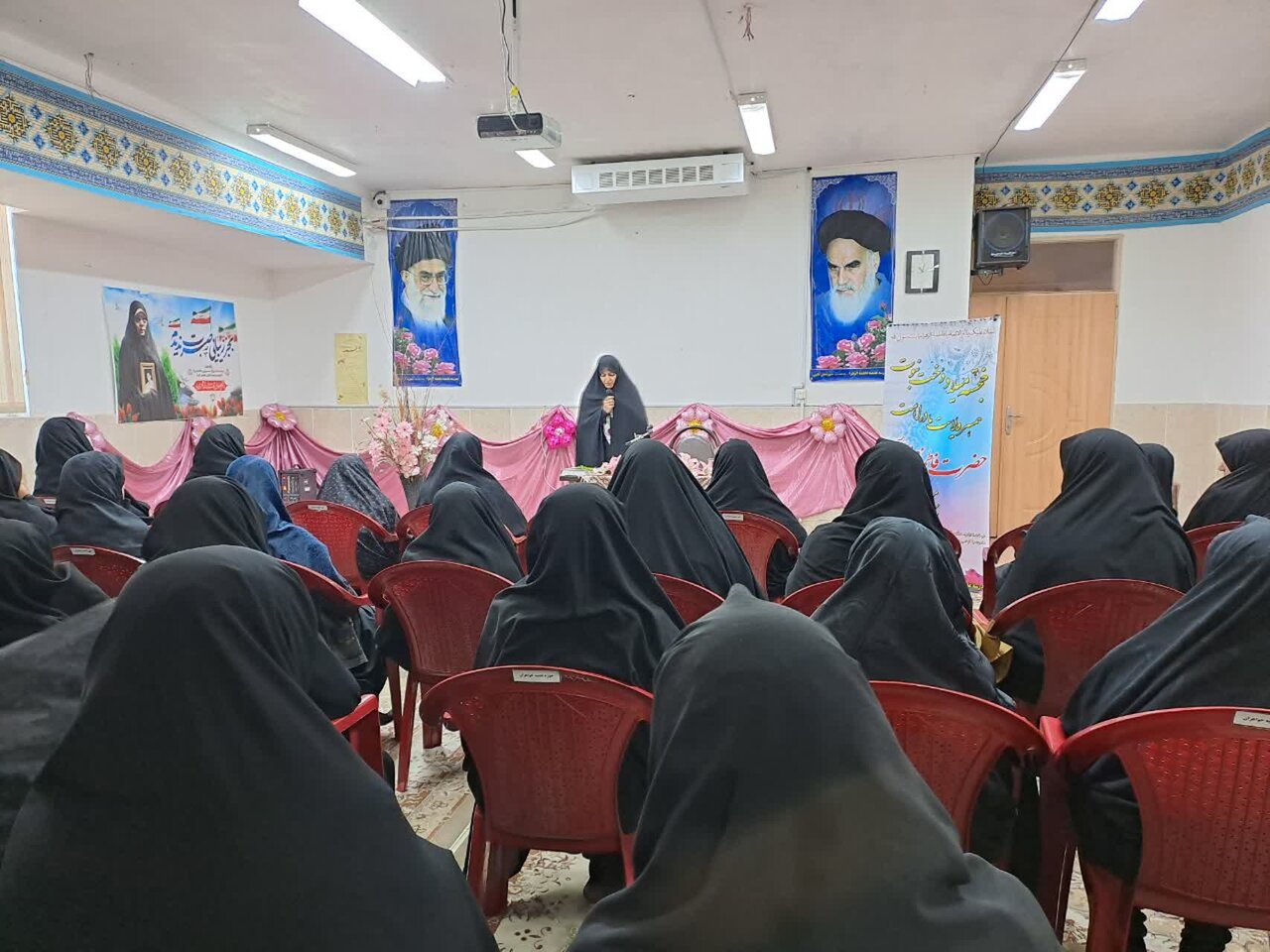 برگزاری مراسم تکریم مادران و همسران شهدا در نائین