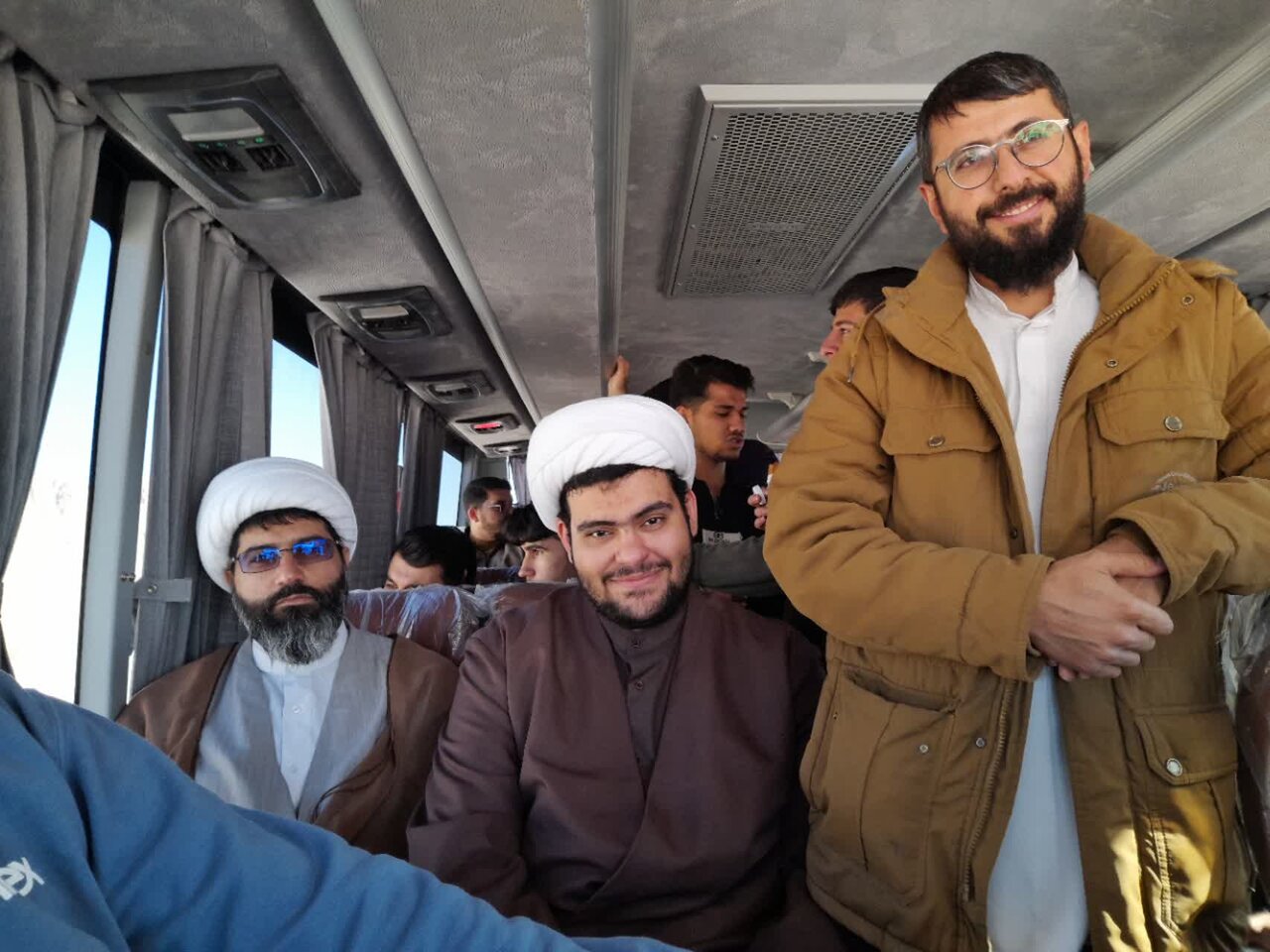 حضور جمعی از طلاب مدرسه علمیه امام مهدی(عج) و مؤسسه امام صادق(ع) در برنامه آموزش مهارت‌های دفاعی و نظامی در میدان تیر لشکر ۴۱ ثارالله کرمان با همکاری بسیج طلاب استان کرمان.