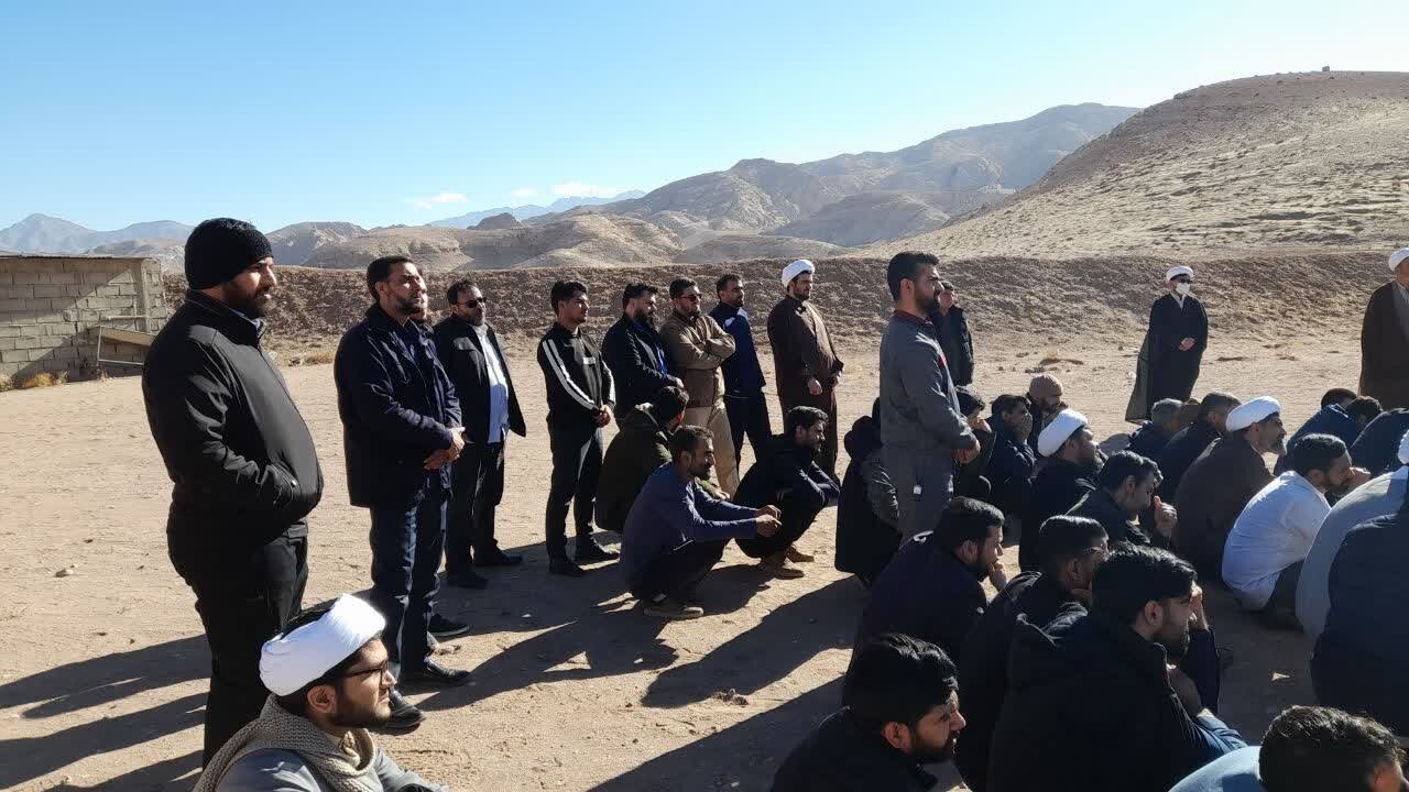 حضور جمعی از طلاب مدرسه علمیه امام مهدی(عج) و مؤسسه امام صادق(ع) در برنامه آموزش مهارت‌های دفاعی و نظامی در میدان تیر لشکر ۴۱ ثارالله کرمان با همکاری بسیج طلاب استان کرمان.