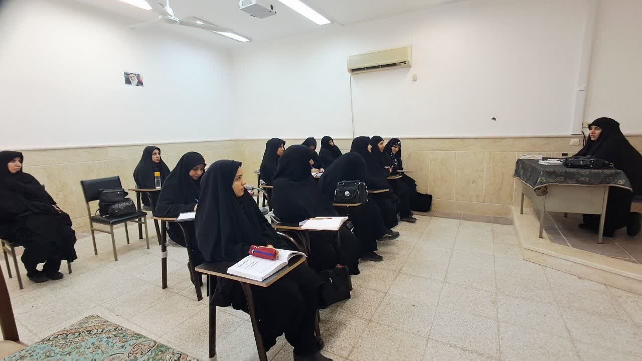 برگزاری کارگاه تخصصی «آیین همسرداری» در مدرسه علمیه فاطمه‌الزهرا(س) اردکان