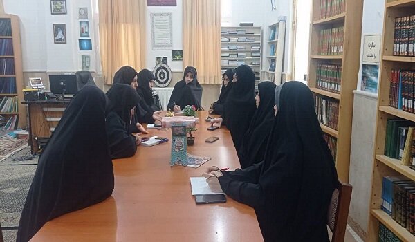 بانوان طلبه در حوزه پیشرو و سرآمد، نقش کلیدی دارند