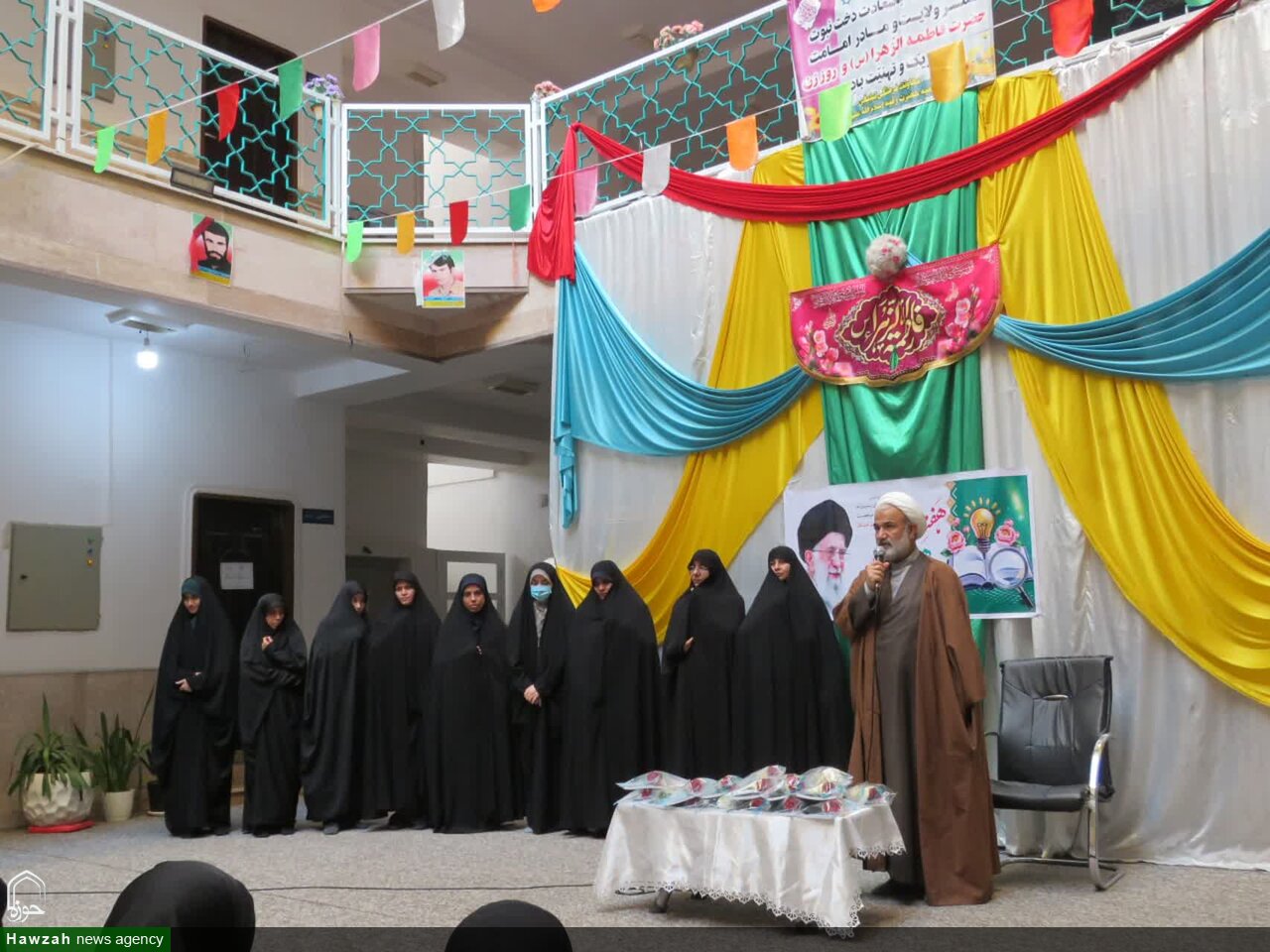 تصاویر/ نشست علمی-پژوهشی در مدرسه علمیه خواهران برازجان