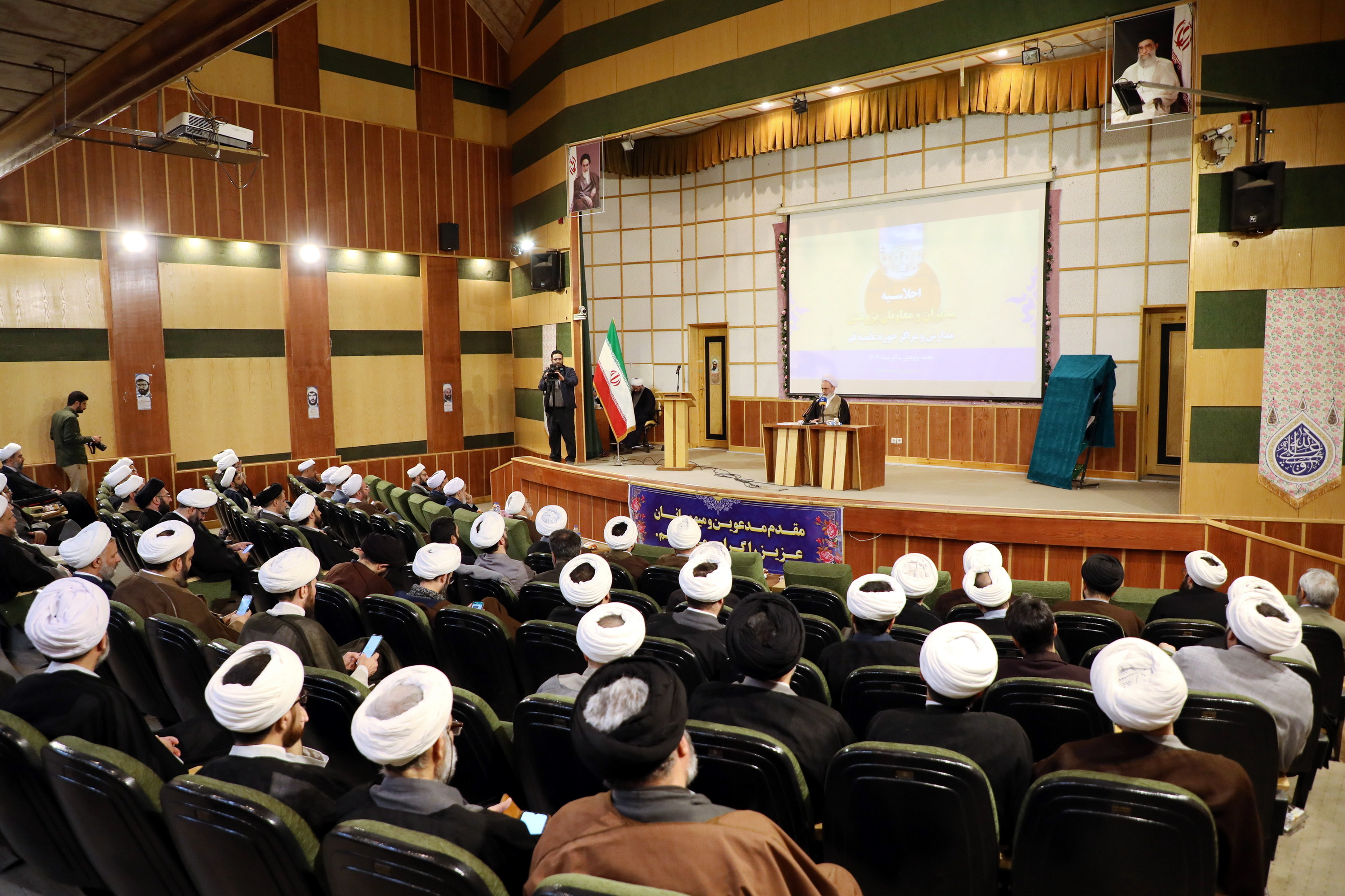 تصاویر/ قم المقدسہ میں حوزہ علمیہ کے مدارس کے مدیر اور تحقیقی مراکز کے ذمہ داران کا اجلاس