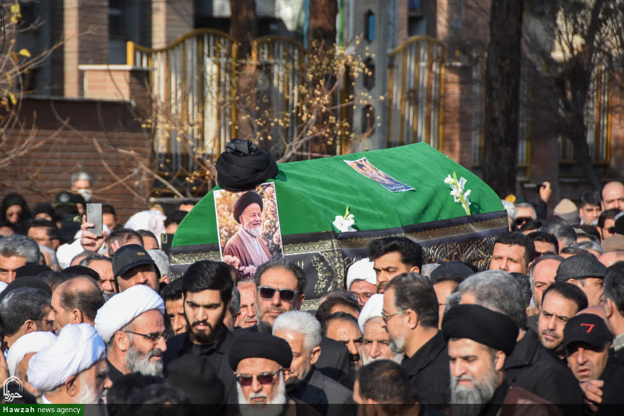 صور/ تشييع جثمان سماحة السيد محمد شاهجراغي في مدينة سمنان