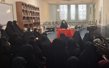 کارگاه آموزشی سبک فرزندپروری در مدرسه علمیه الزهرا(س) اراک برگزار شد