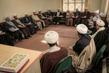 تصاویر/برگزاری کمیسیون‌های بررسی مدیریت تلفن هوشمند ویژه مدارس علمیه استان همدان