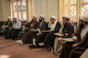 فیلم/برگزاری کمیسیون‌های بررسی مدیریت تلفن هوشمند ویژه مدارس علمیه استان همدان