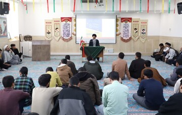 تصاویر/ برگزاری اختتامیه مرحله مدرسه ای جشنواره علامه حلی (ره) در مدرسه علمیه امام صادق (ع) اردکان