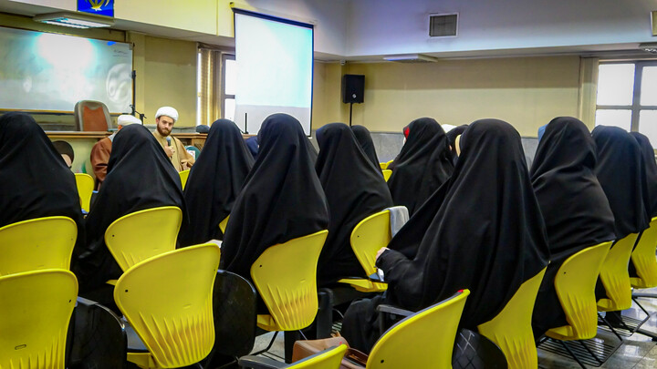 تصاویر/هم‌نشینی مبلغان طرح امین با مسئولان تبلیغی در همدان