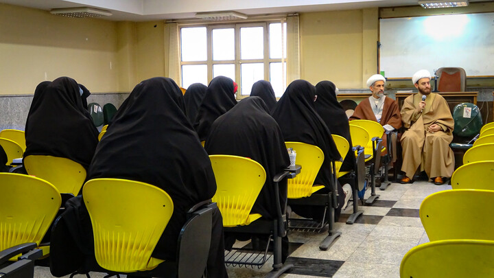 تصاویر/هم‌نشینی مبلغان طرح امین با مسئولان تبلیغی در همدان