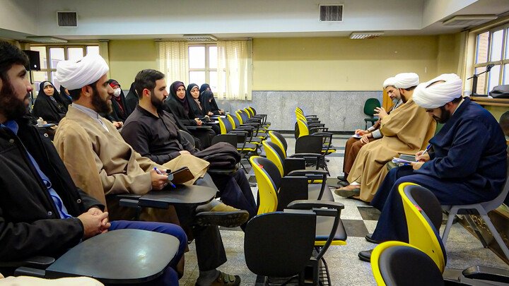 تصاویر/هم‌نشینی مبلغان طرح امین با مسئولان تبلیغی در همدان