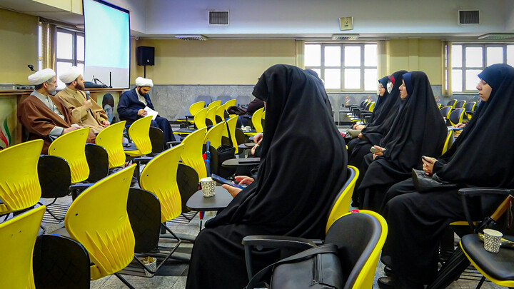 تصاویر/هم‌نشینی مبلغان طرح امین با مسئولان تبلیغی در همدان