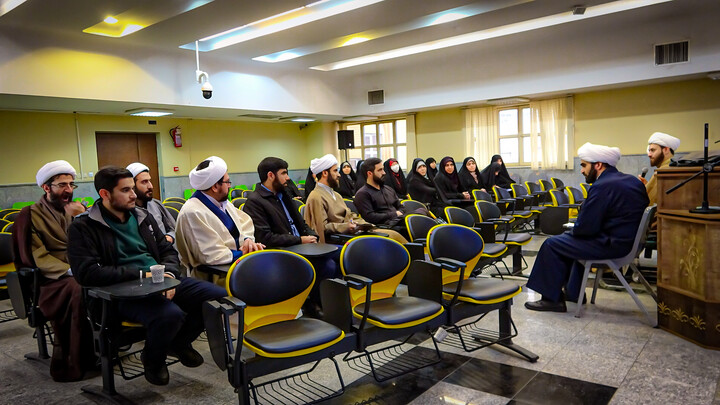 تصاویر/هم‌نشینی مبلغان طرح امین با مسئولان تبلیغی در همدان
