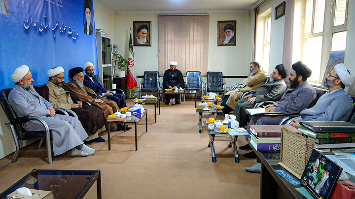 تصاویر/برگزاری جلسه شورای معاونین حوزه علمیه همدان با حضور آیت‌الله موسوی‌اصفهانی