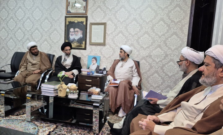 تصاویر/ دیدار مدیران پژوهش مدارس علمیه منطقه کاشان با  امام جمعه کاشان