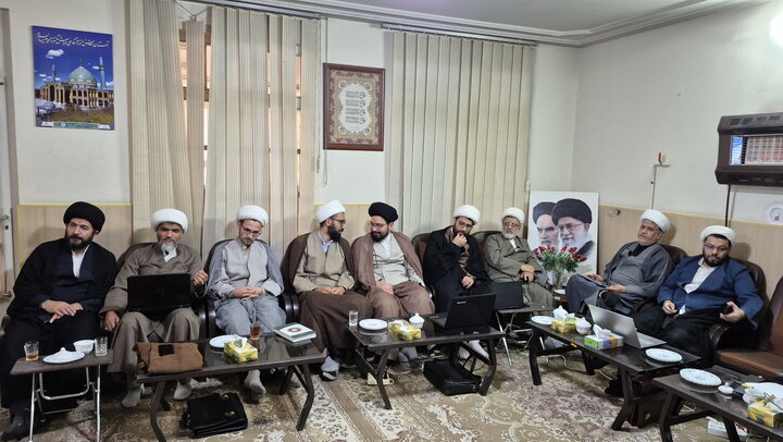 تصاویر/ نشست معاونان آموزش مدارس علمیه کاشان