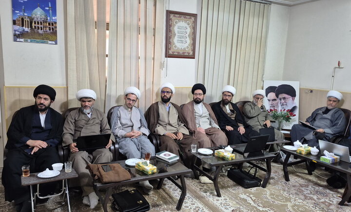 تصاویر/ نشست معاونان آموزش مدارس علمیه کاشان