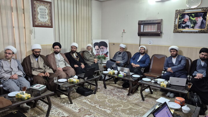 تصاویر/ نشست معاونان آموزش مدارس علمیه کاشان