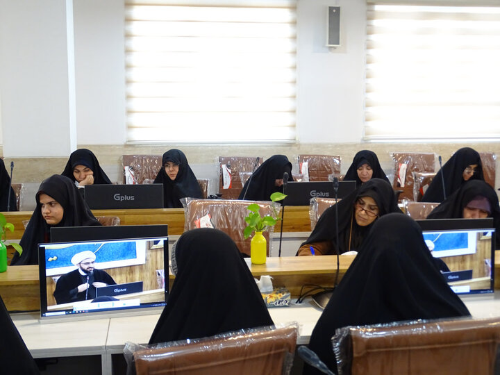 گزارش تصویری از برگزاری کرسی آزاداندیشی با موضوع «ورود حکومت به مسئله حجاب؛ حق یا تکلیف؟»