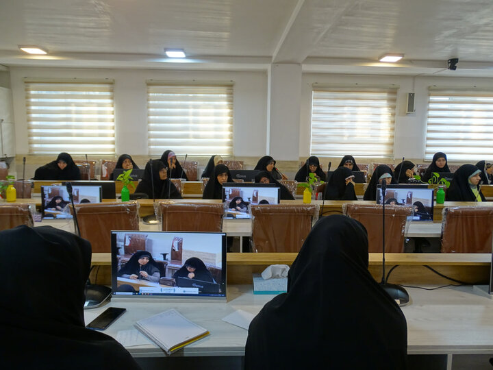 گزارش تصویری از برگزاری کرسی آزاداندیشی با موضوع «ورود حکومت به مسئله حجاب؛ حق یا تکلیف؟»