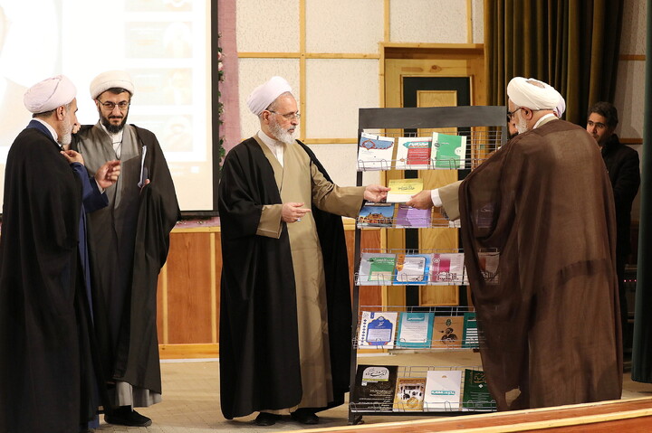 تصاویر/ اجلاسیه مدیران و معاونان پژوهش مدارس و مراکز حوزه علمیه قم