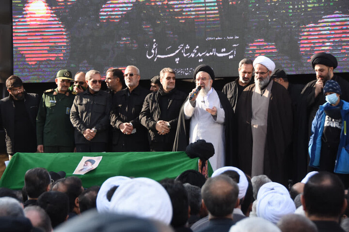 تصاویر/ مراسم تشییع پیکر آیت الله سید محمد شاهچراغی در سمنان