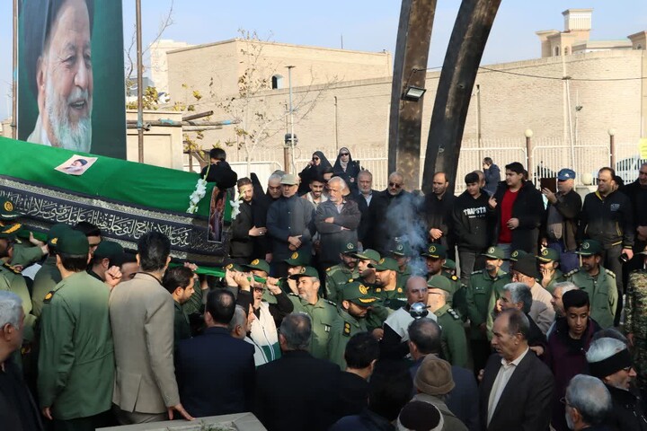 تصاویر/ مراسم تشییع پیکر آیت الله سید محمد شاهچراغی در سمنان