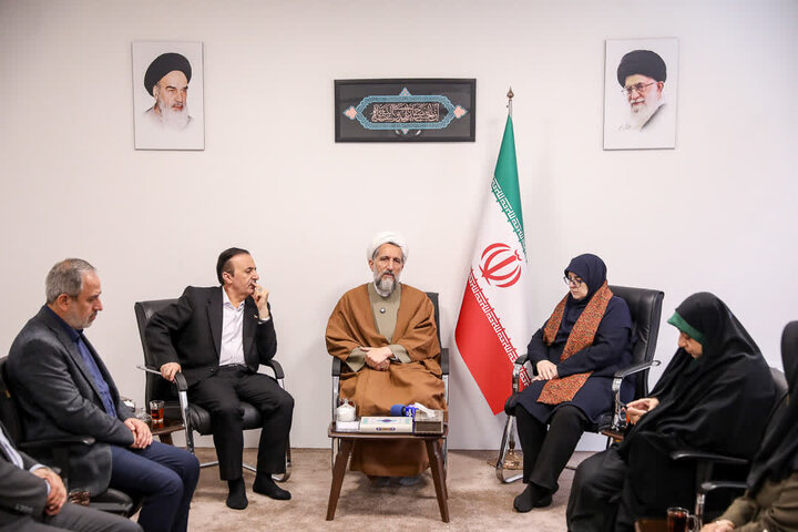 تصاویر / دیدار سخنگوی دولت با نماینده ولی فقیه در استان قزوین