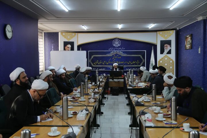 تصاویر /دوره آموزشی ویژه مبلغان بومی و ائمه جماعات بقاع متبرکه و اماکن مذهبی استان قزوین برگزار شد