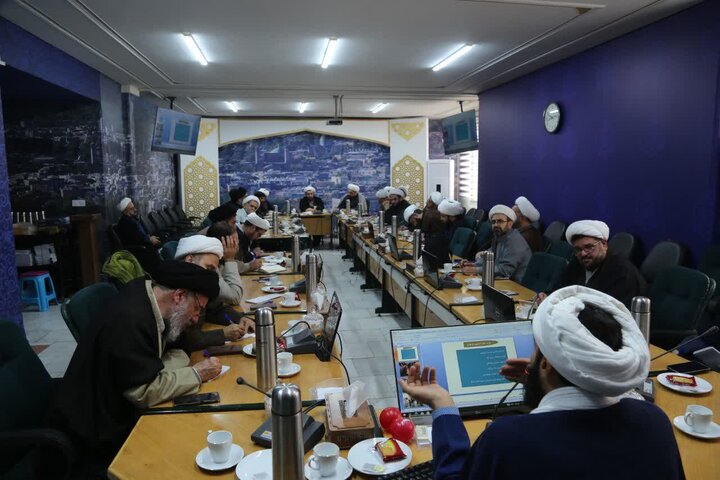 تصاویر /دوره آموزشی ویژه مبلغان بومی و ائمه جماعات بقاع متبرکه و اماکن مذهبی استان قزوین برگزار شد