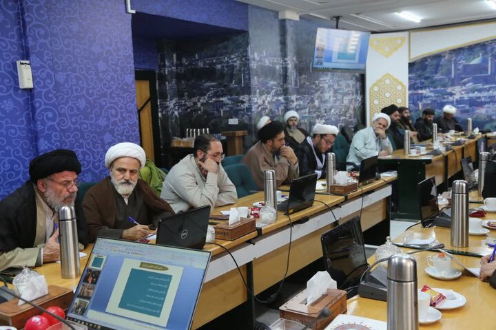 تصاویر /دوره آموزشی ویژه مبلغان بومی و ائمه جماعات بقاع متبرکه و اماکن مذهبی استان قزوین برگزار شد