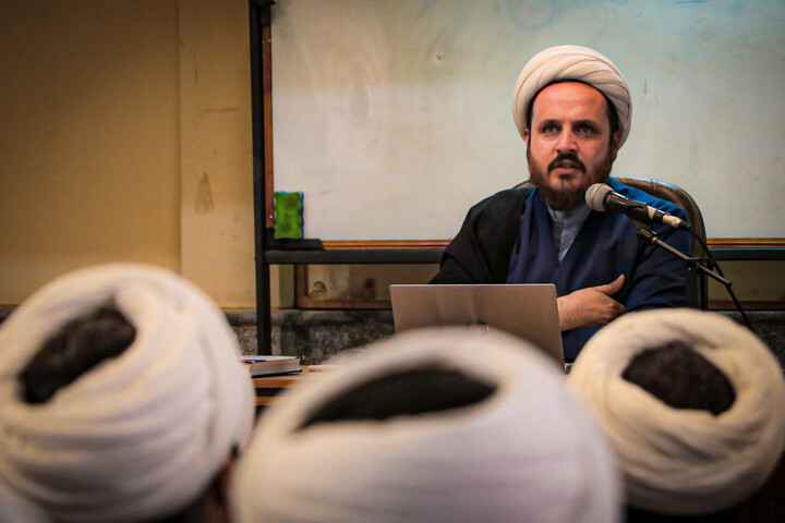 تصاویر/نشست تخصصی سواد رسانه‌ای و فضای مجازی ویژه اساتید مدارس علمیه همدان