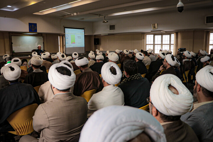 تصاویر/نشست تخصصی سواد رسانه‌ای و فضای مجازی ویژه اساتید مدارس علمیه همدان