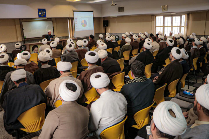 تصاویر/نشست تخصصی سواد رسانه‌ای و فضای مجازی ویژه اساتید مدارس علمیه همدان