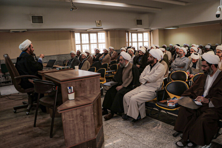 تصاویر/نشست تخصصی سواد رسانه‌ای و فضای مجازی ویژه اساتید مدارس علمیه همدان